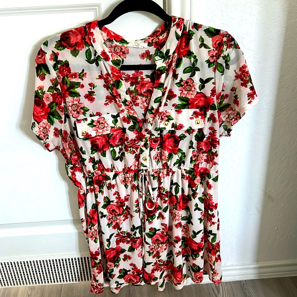Floral loose women’s top size 1x by Ivy Rose